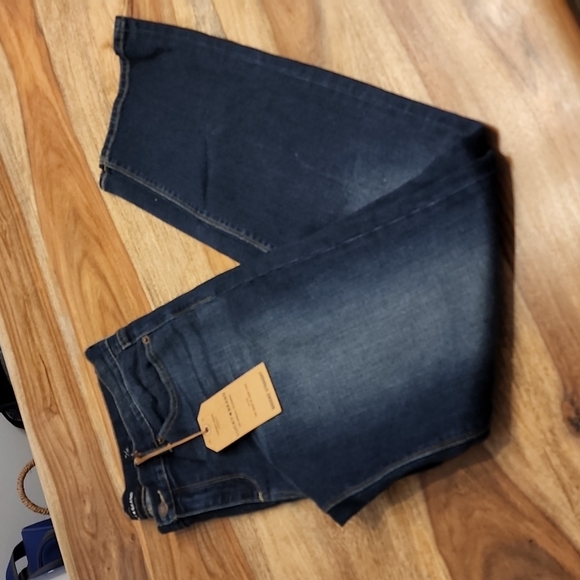 Lucky Brand Jeans - Picture 8 of 9
